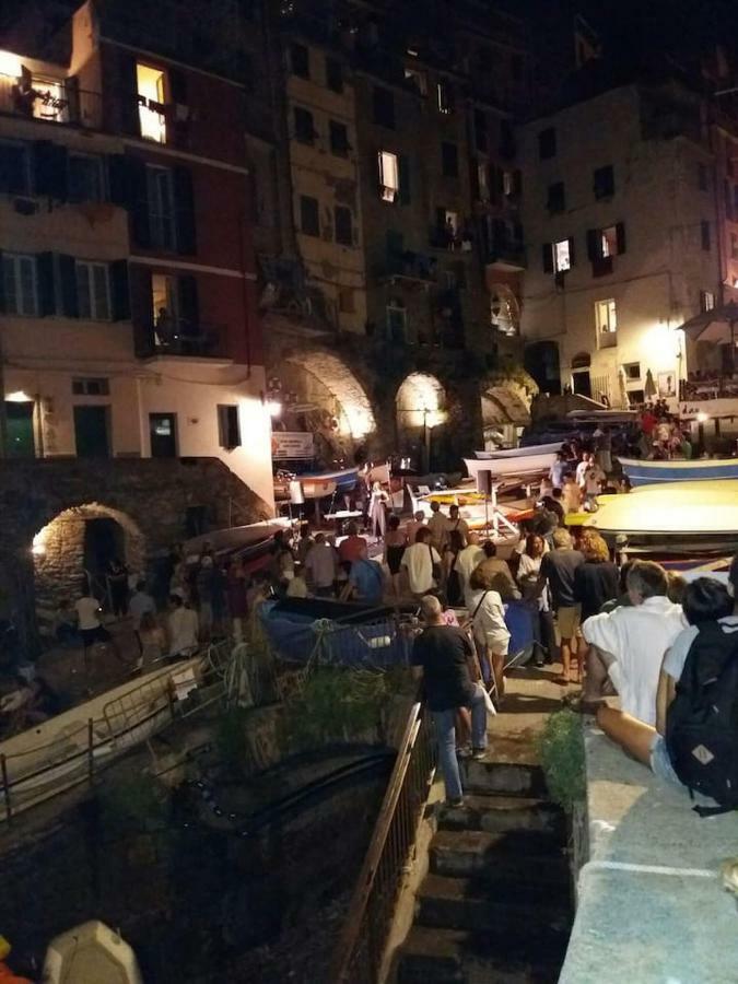 Ca'La Luna - In Centro Con Terrazza Riomaggiore Exterior photo